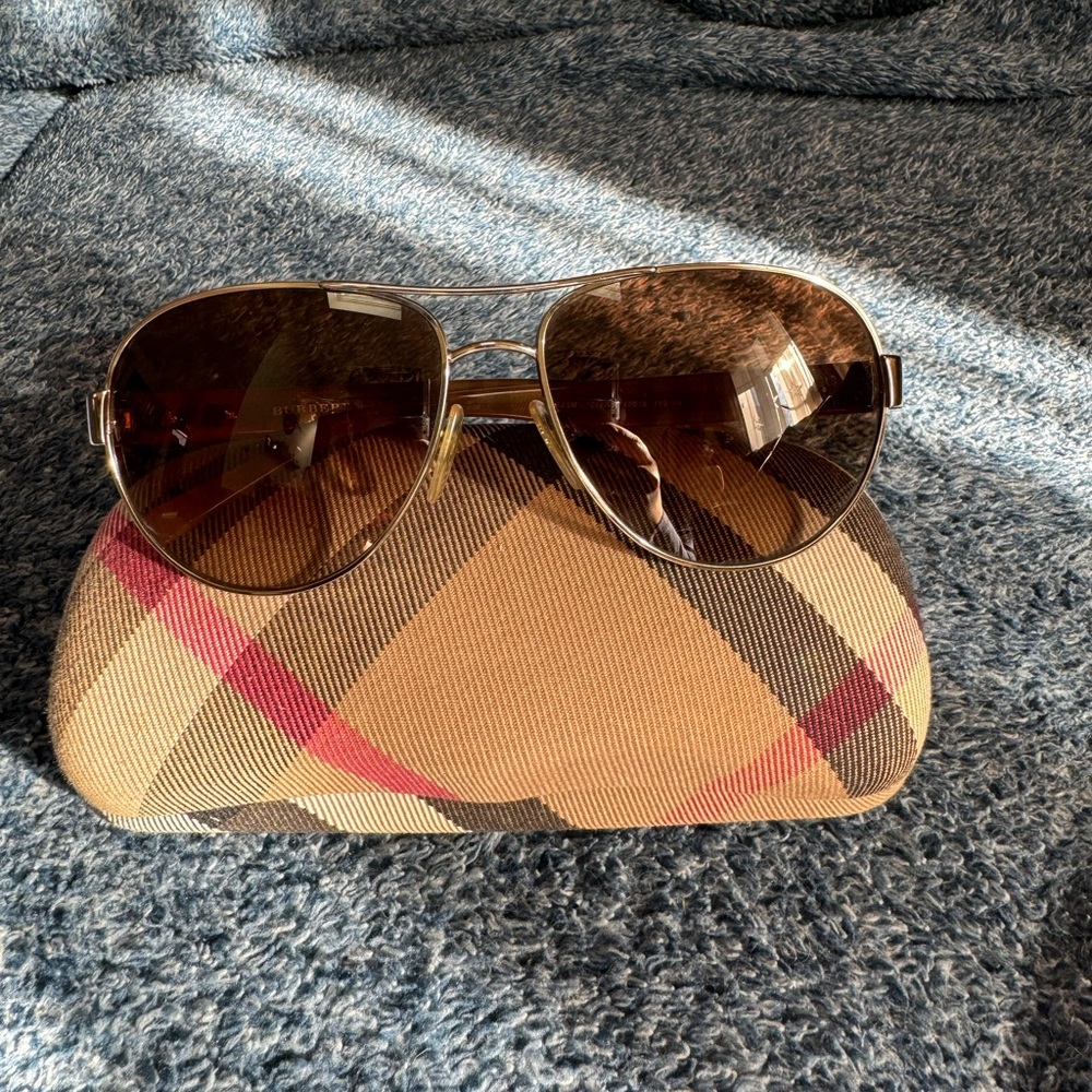 Burberry aviator sunglasses